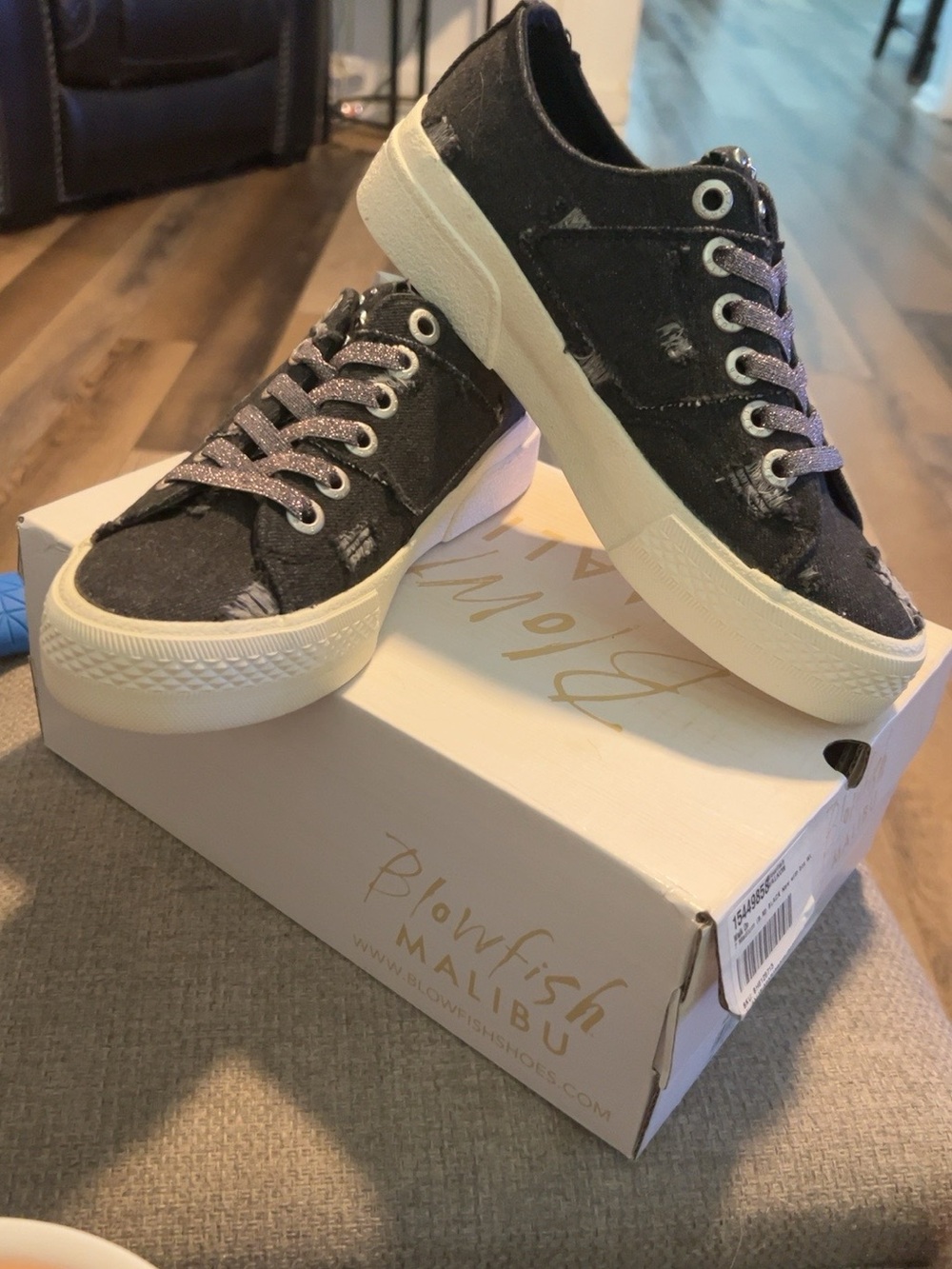 Blowfish Malibu Black Low-Top Platform Sneakers with Sparkle Laces 7M